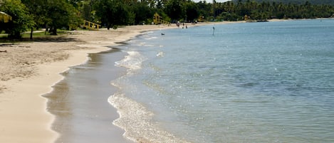 Beach nearby, white sand, beach towels