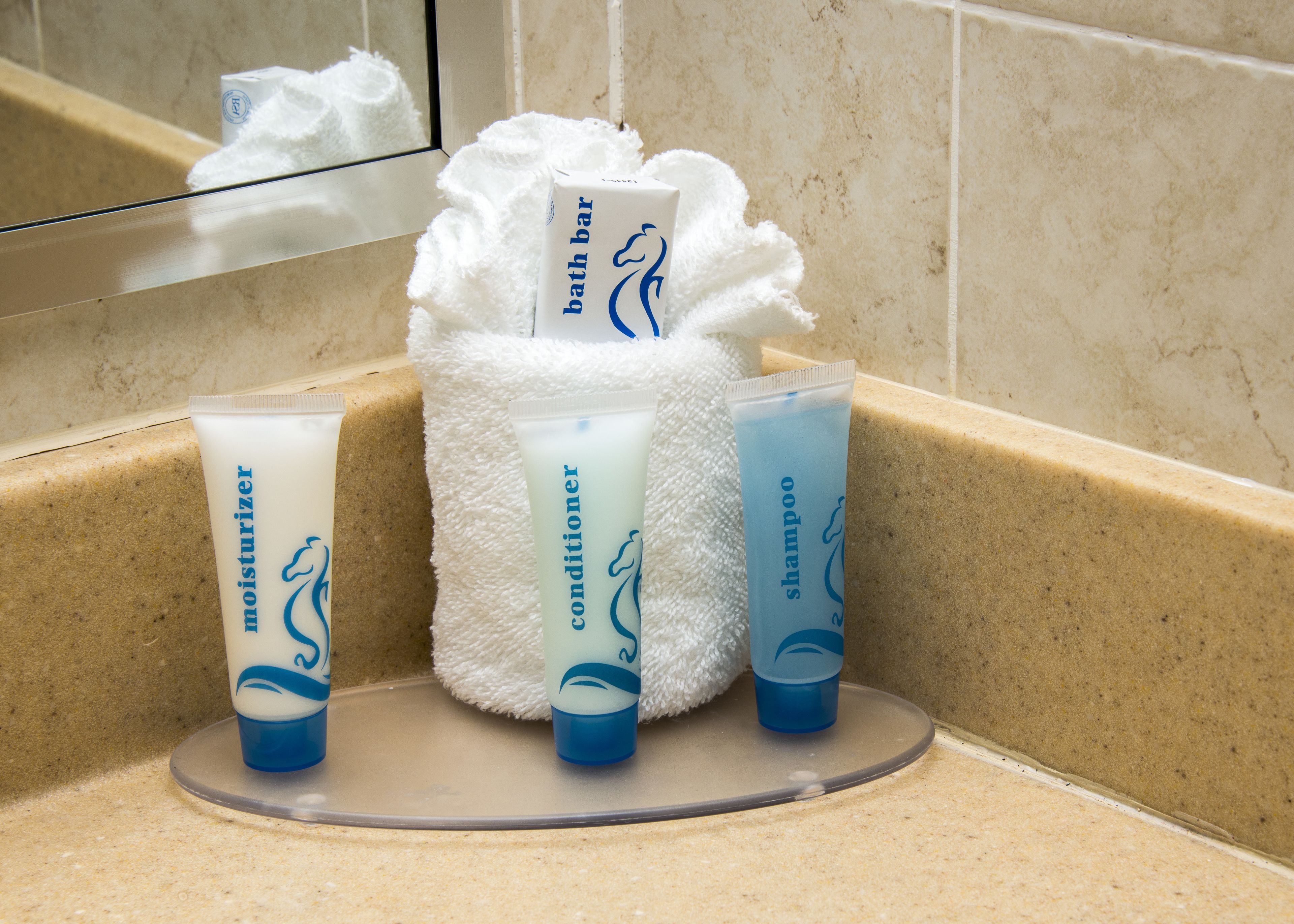 suite, 2 bedrooms | bathroom amenities | free toiletries, hair dryer, towels