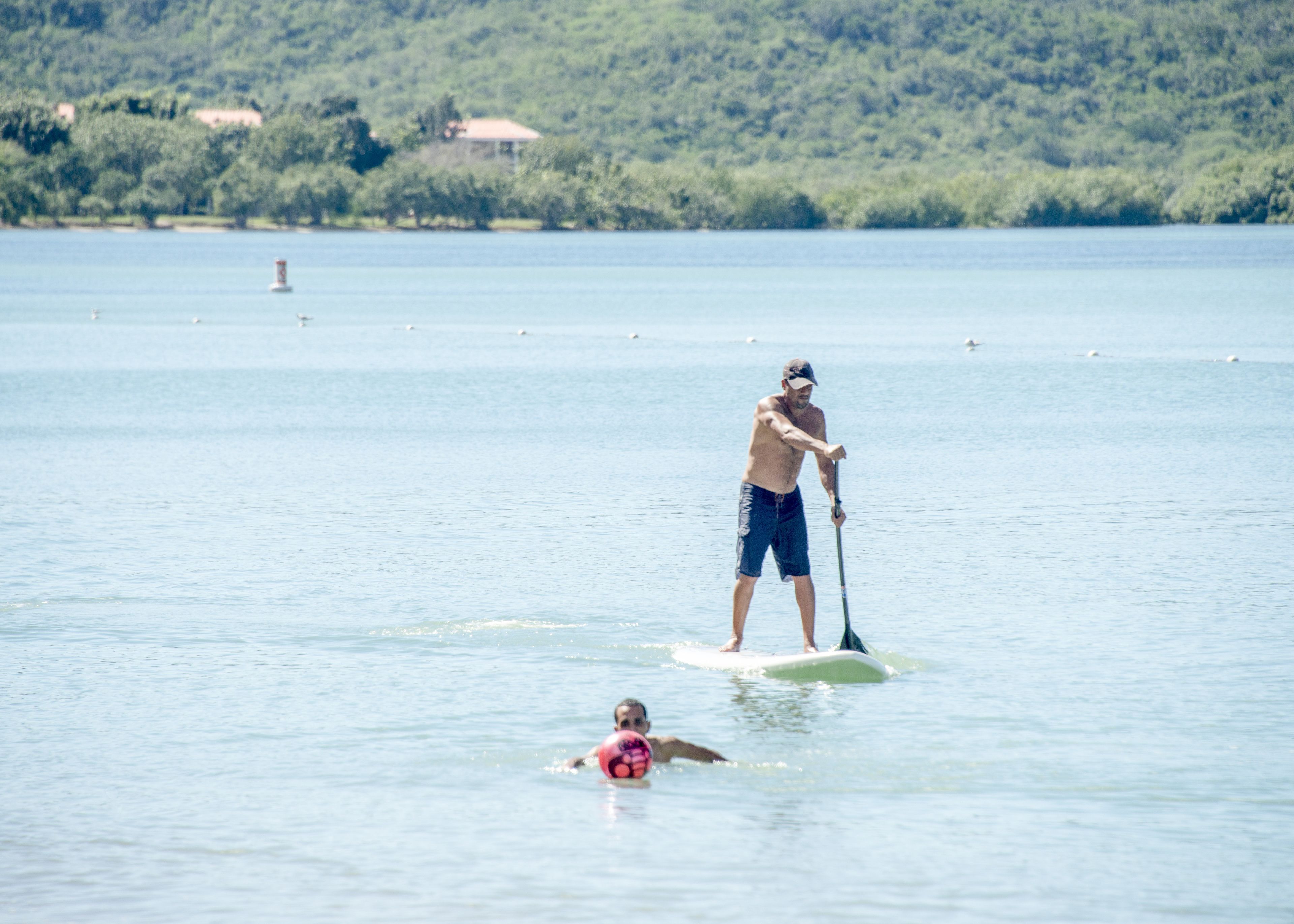 beach nearby, white sand, beach towels