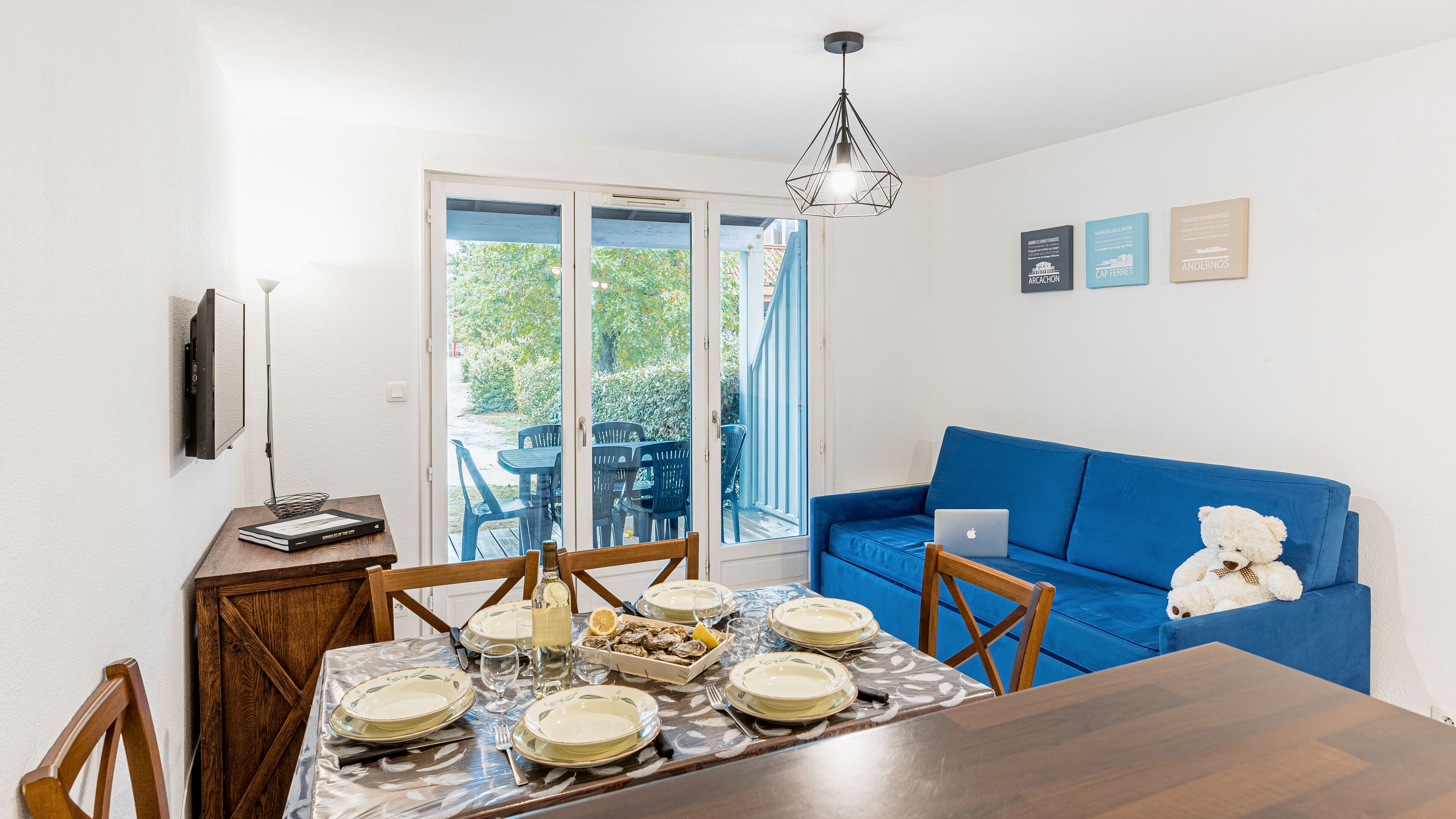 Appartement 3 pièces en duplex - 6 personnes | Living area | 50-cm flat-screen TV with digital channels, TV