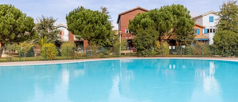 Seasonal outdoor pool, sun loungers