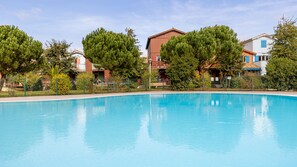 Piscine extérieure (ouverte en saison)