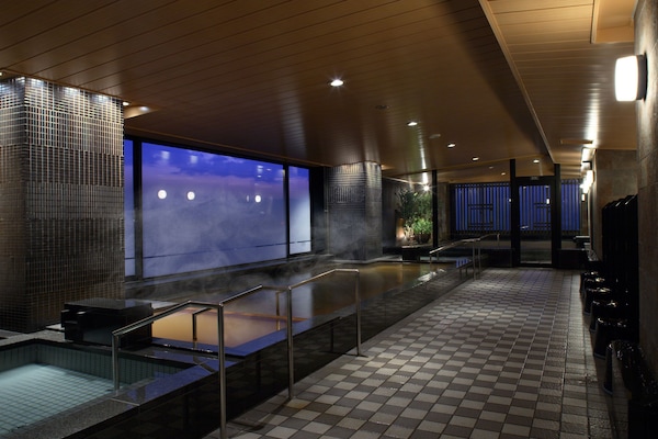 桑拿、热水浴缸、湿蒸房、泥浴