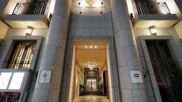 The entrance of Hotel Monterey Kyoto with a grand facade, large columns, and a welcoming entrance.