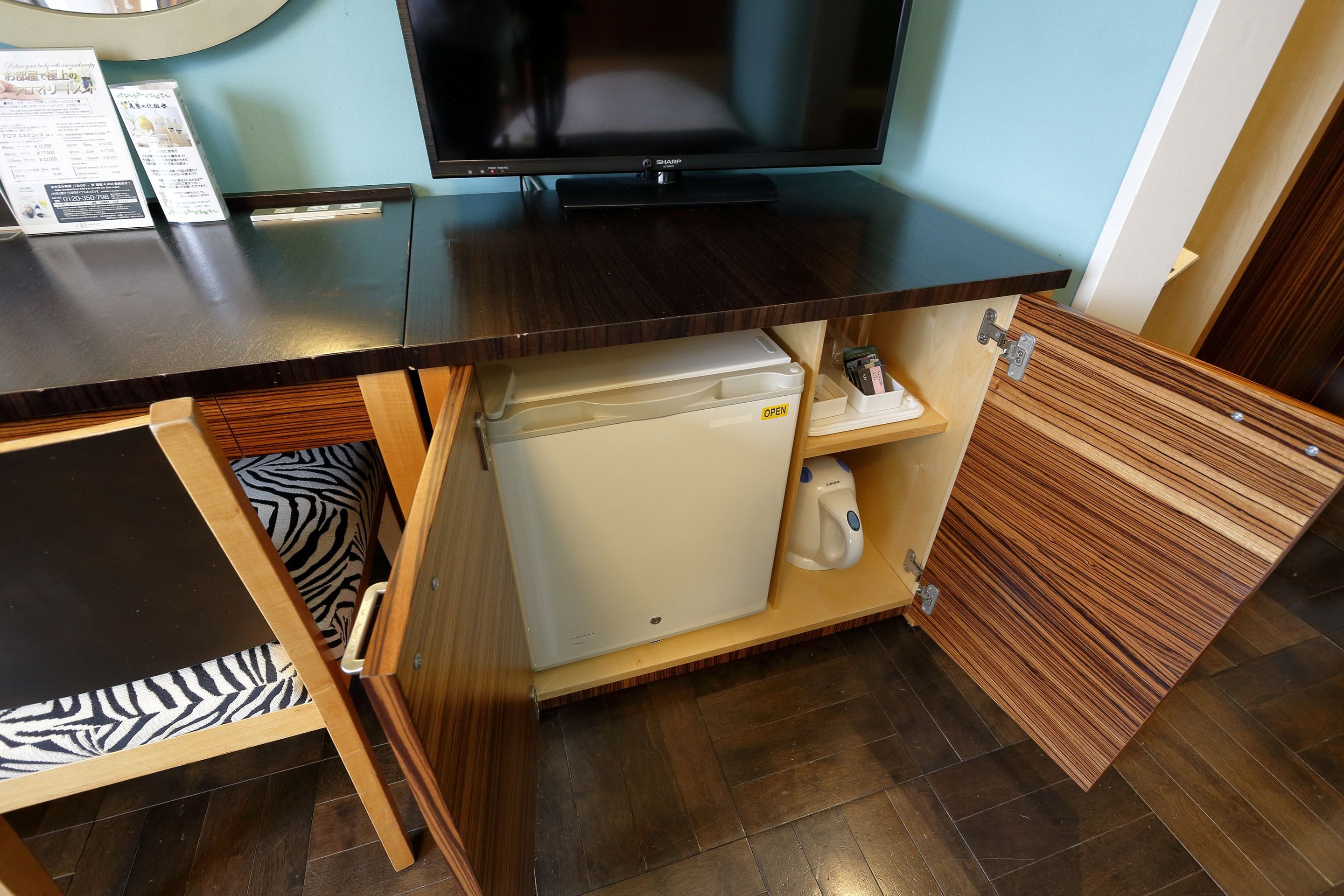 premium bedding, down duvets, in-room safe, desk