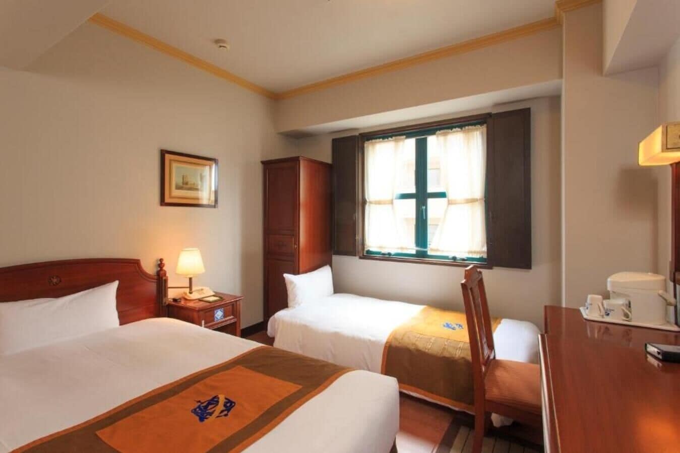 Kamar Basic (Run of house for 2) | Brankas, meja kerja, kedap suara, dan Wi-Fi gratis