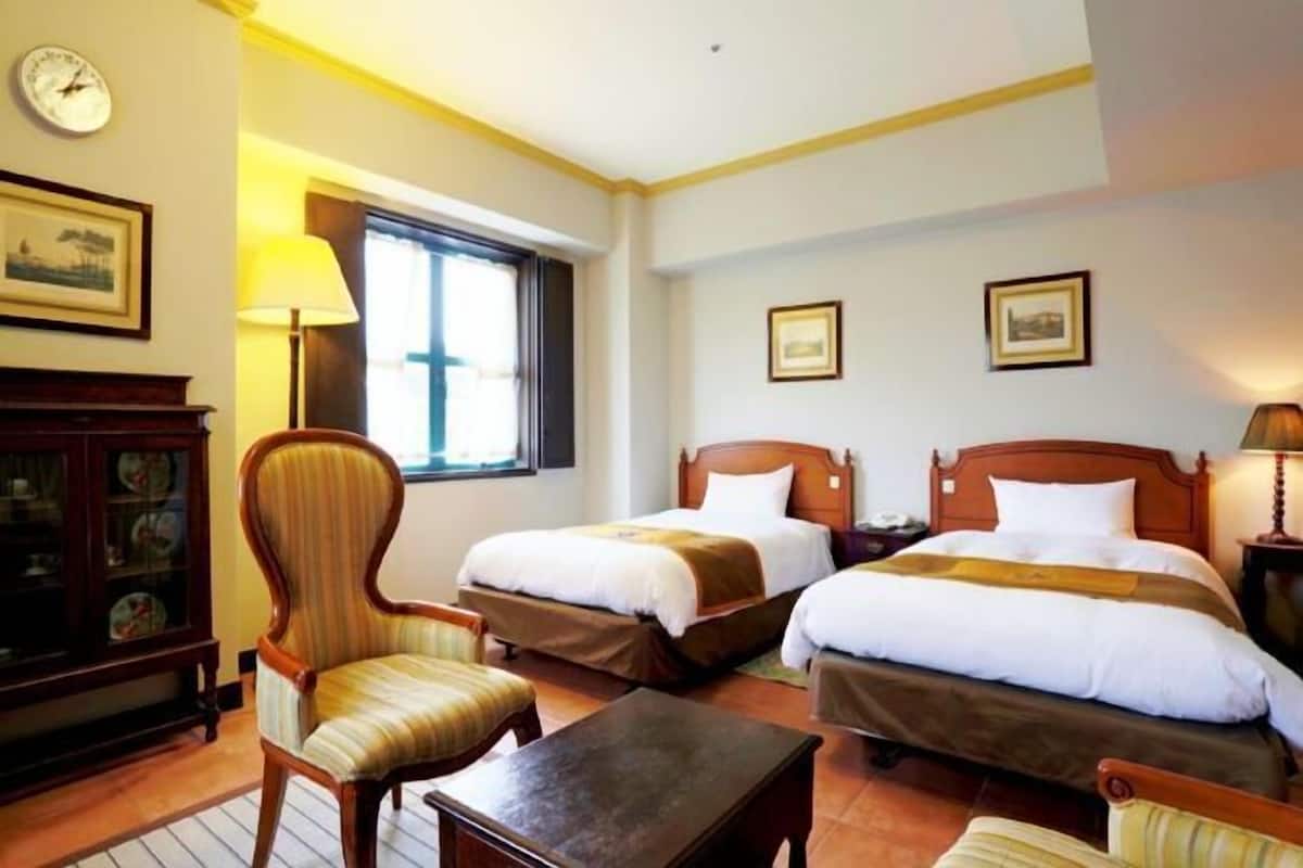 In-room safe, desk, soundproofing, free WiFi