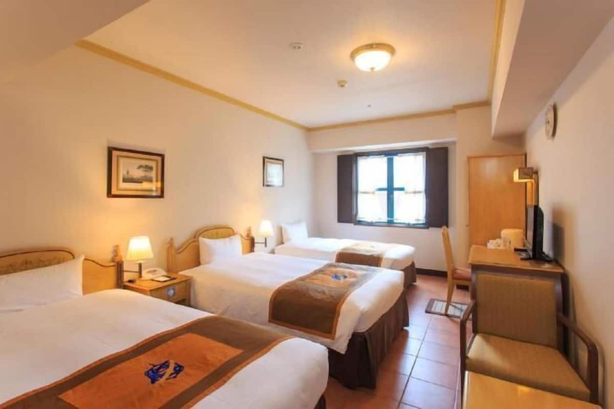 In-room safe, desk, soundproofing, free WiFi