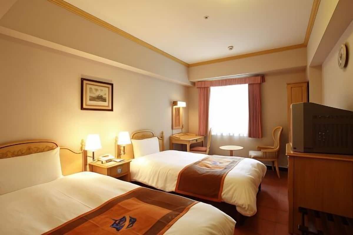 In-room safe, desk, soundproofing, free WiFi