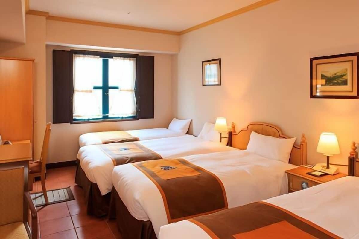 In-room safe, desk, soundproofing, free WiFi