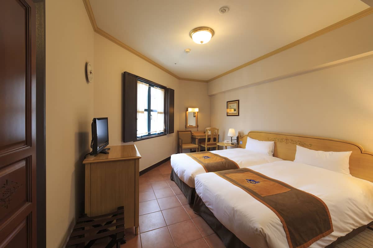 In-room safe, desk, soundproofing, free WiFi