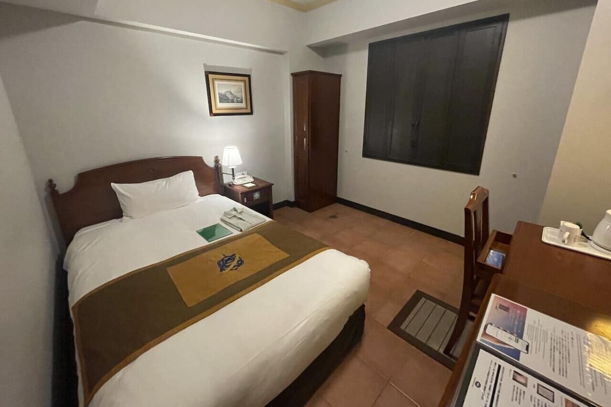 Delux Single Non-Smoking (Single Use) | In-room safe, desk, soundproofing, free WiFi
