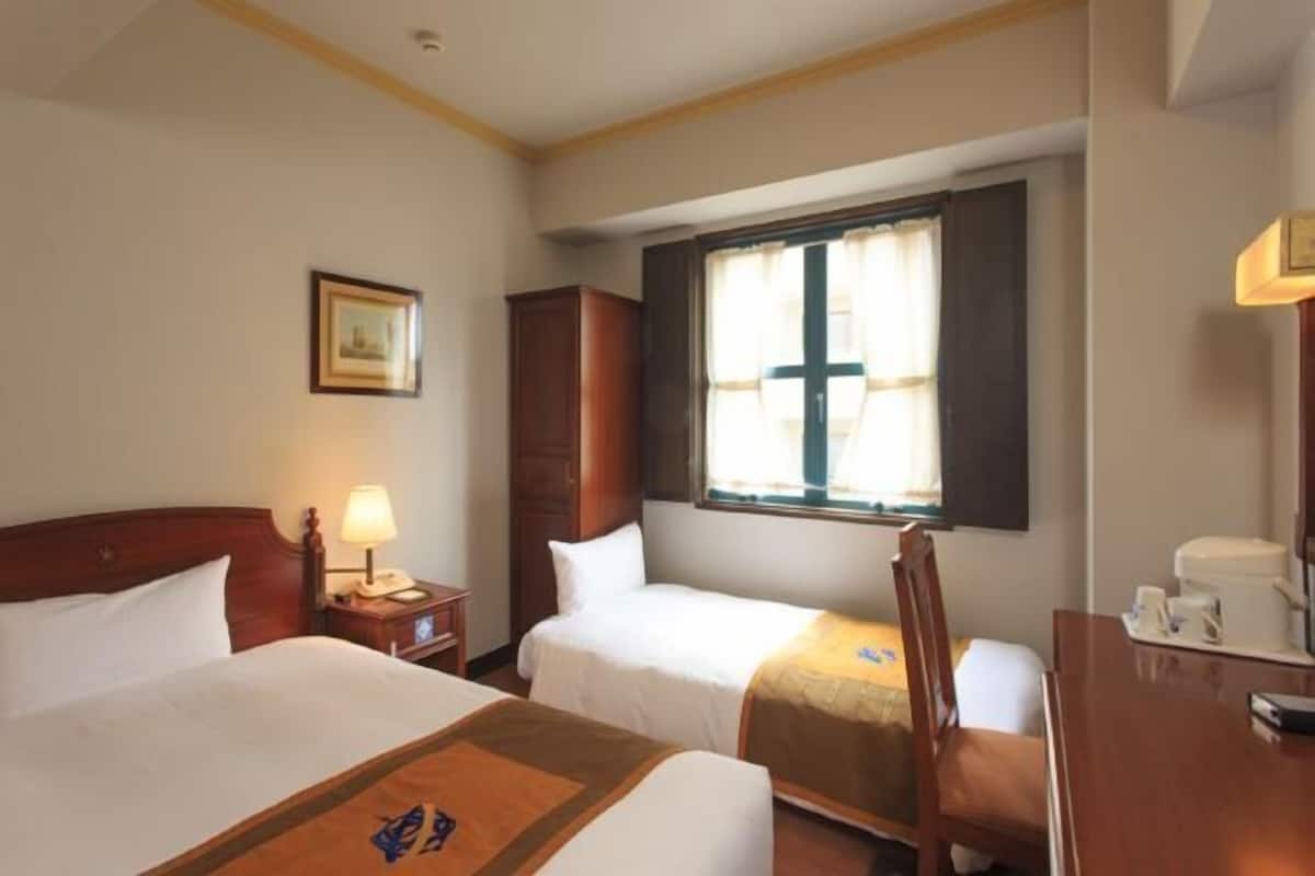In-room safe, desk, soundproofing, free WiFi