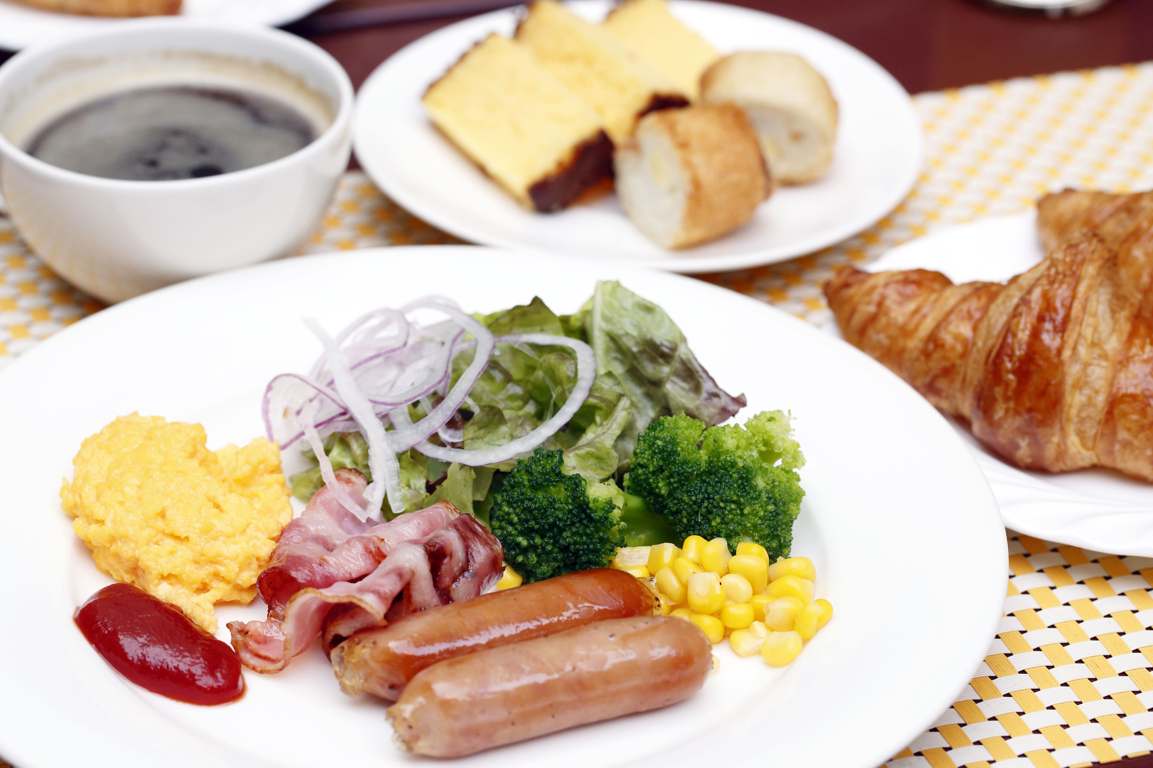 daily buffet breakfast (jpy 2800 per person)