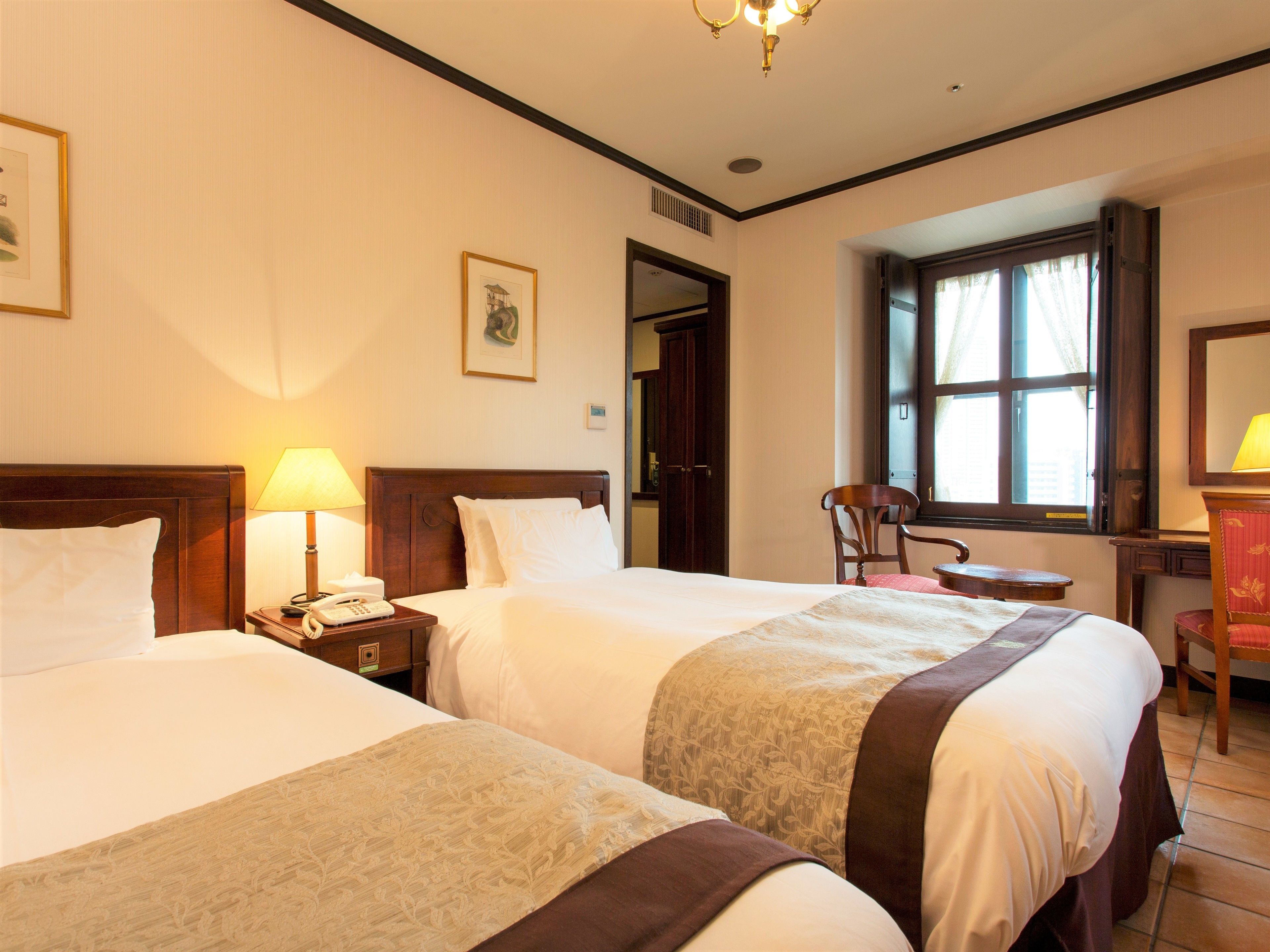 premium bedding, individually decorated, individually furnished, desk