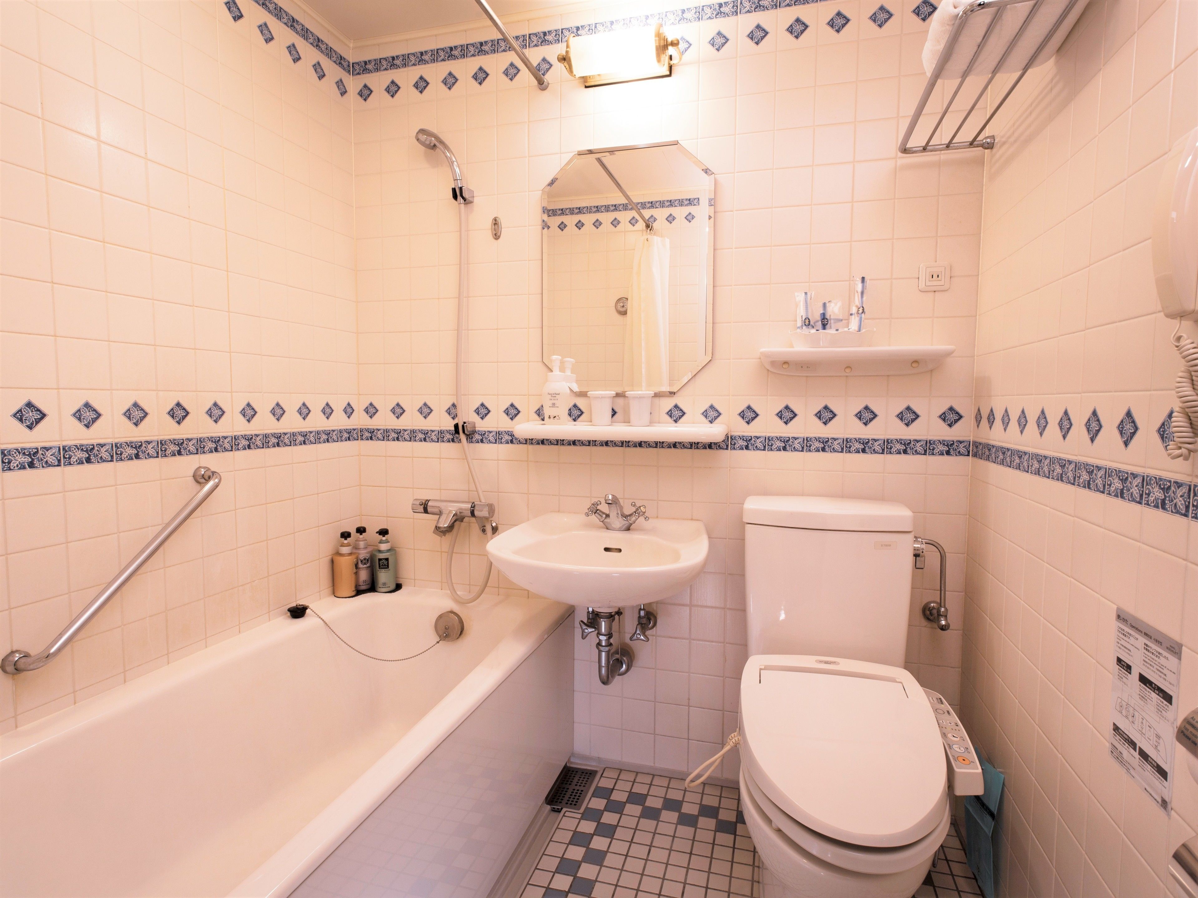 combined shower/bathtub, free toiletries, hair dryer, slippers