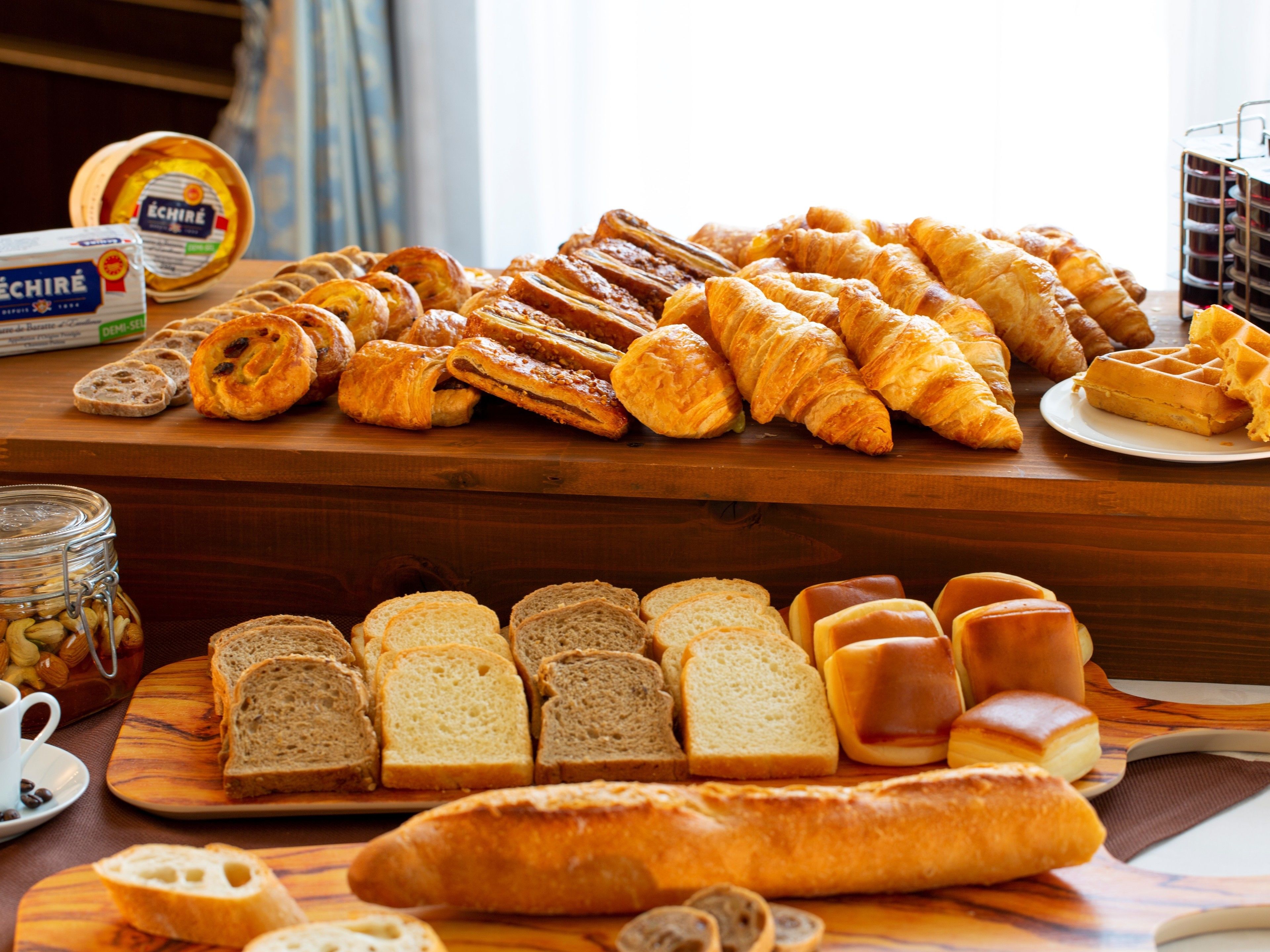 daily buffet breakfast (jpy 3800 per person)