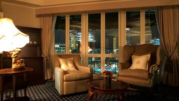 Quarto superluxo (2 Single Sized Beds) | Roupas de cama premium, edredons de pluma, cofres nos quartos