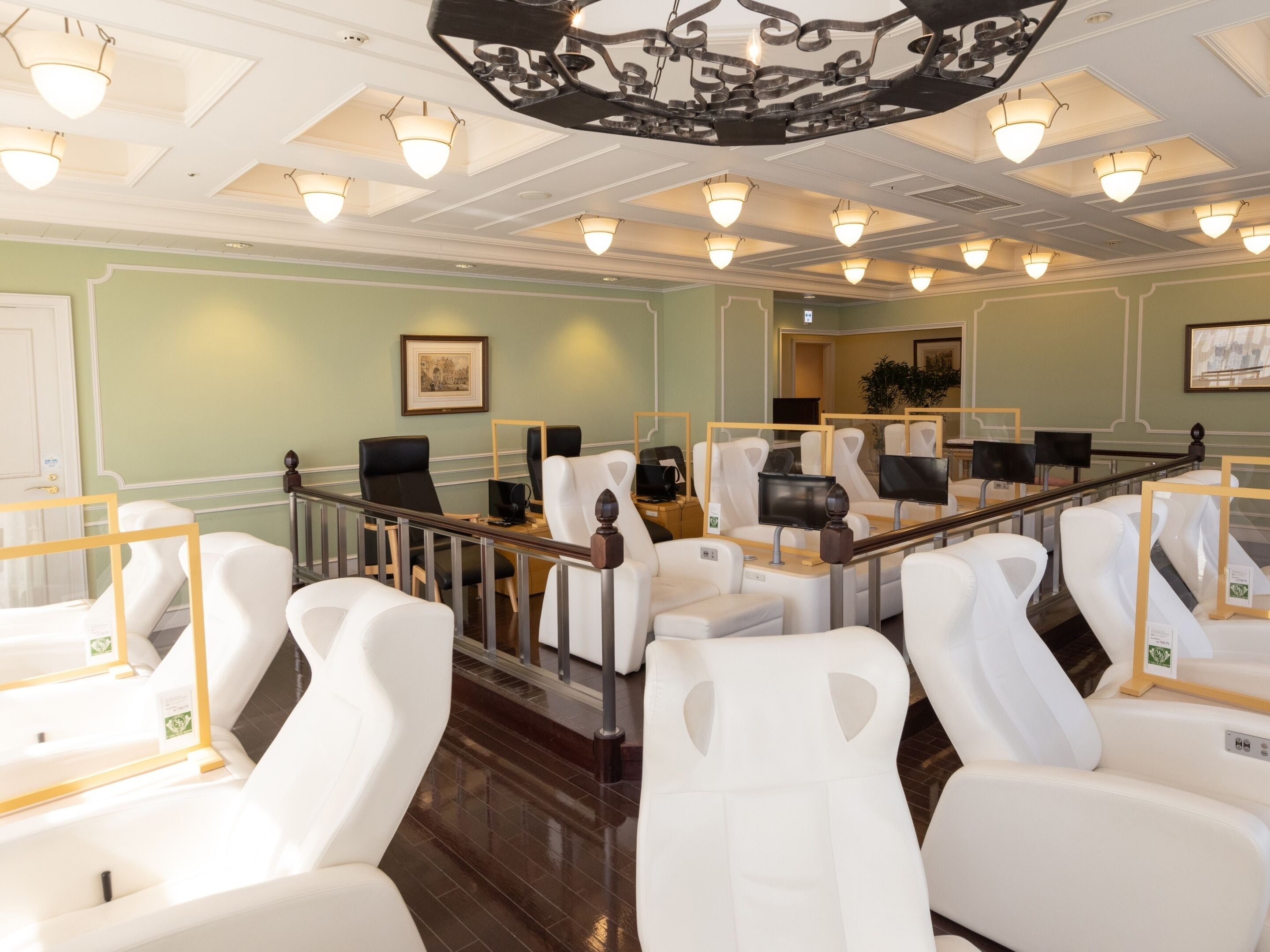 sauna, hot tub, hot springs/mineral springs