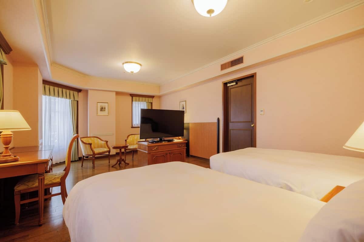 Premire Corner Twin- Non-Smoking | 1 bedroom, minibar, in-room safe, desk