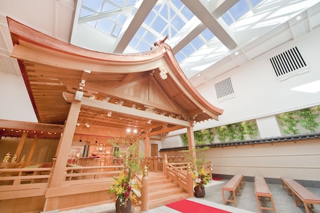 Indoor wedding. Hotel Monterey Sendai