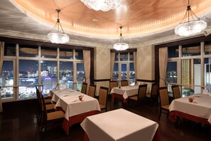 3 restaurants, lunch, dinner served; French cuisine - Hotel Monterey Sendai (Sendai)