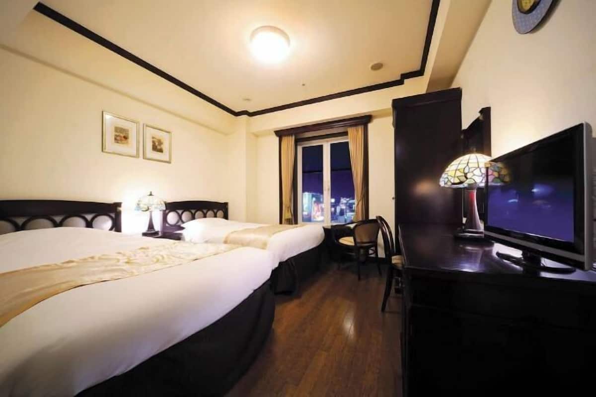 Minibar, in-room safe, desk, free WiFi