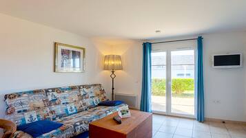 Télévision à écran plat de 65 cm avec chaßnes numériques, télévision