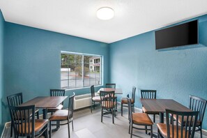 Free daily breakfast