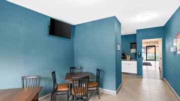 Free daily breakfast