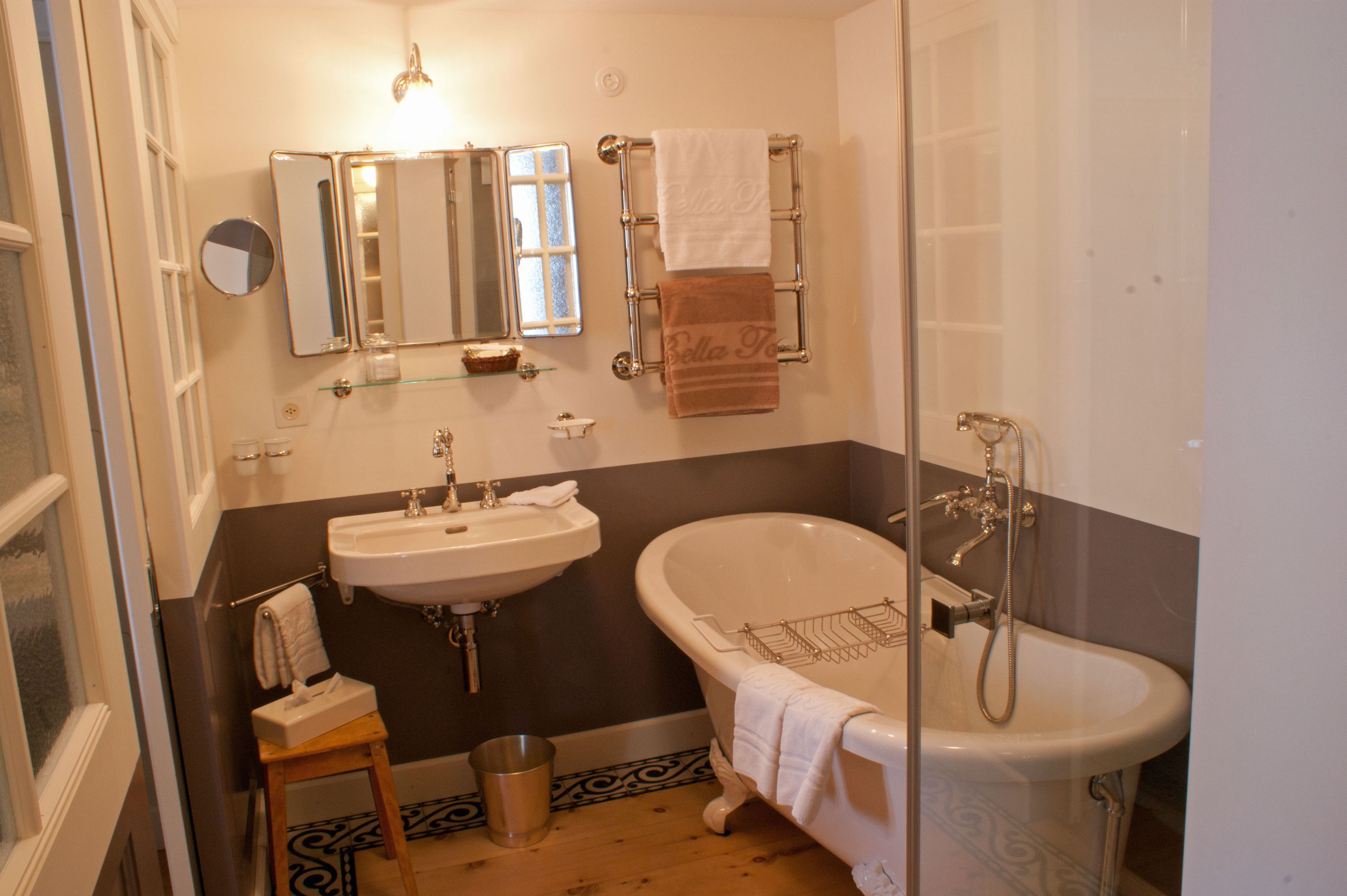 junior double or twin room, 1 bedroom, non smoking, mountain view | bathroom | free toiletries, hair dryer, bathrobes, slippers