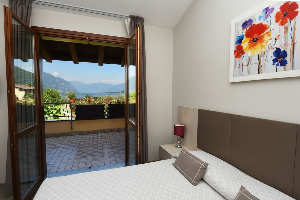 Hochwertige Bettwaren, Minibar, Zimmersafe, Schreibtisch