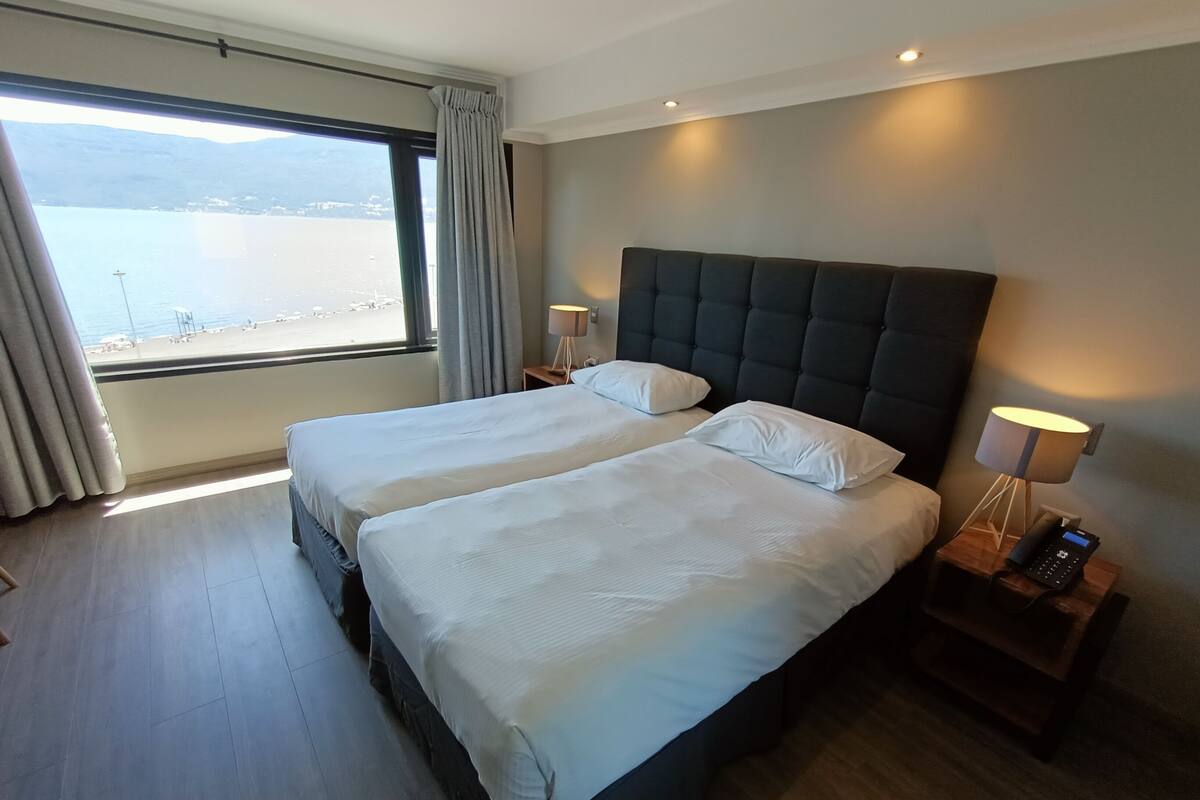Standaard Twin kamer | Een minibar, een kluis op de kamer, gratis wifi, beddengoed
