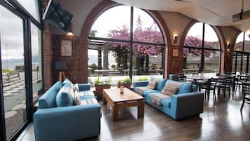 Frokost, lunsj og middag serveres