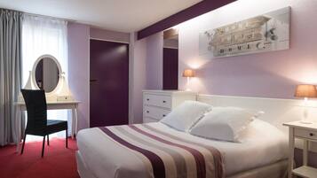 Bureau, espace de travail pour ordinateur portable, rideaux occultants