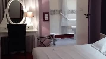 Superior Double Room | Desk, laptop workspace, blackout drapes, soundproofing