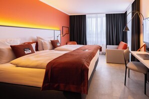 Desk, iron/ironing board, free cots/infant beds, free WiFi - Holiday Inn - the niu, Blade Solingen by IHG (Solingen)