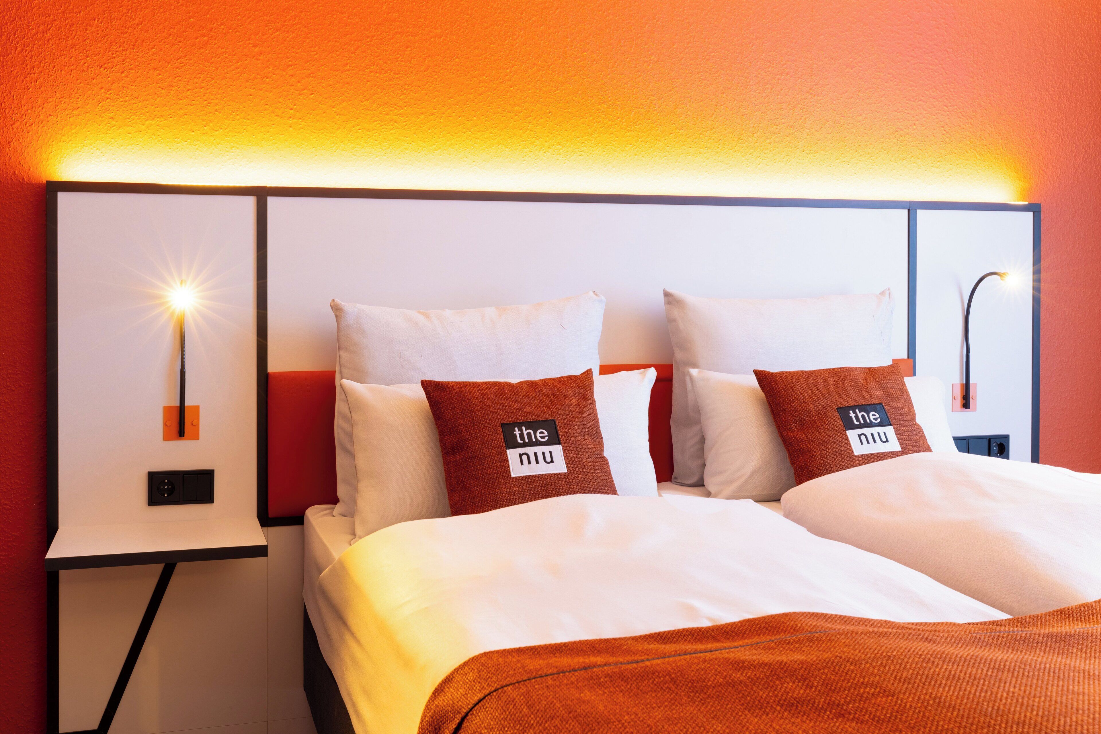 Standaard kamer, 1 queensize bed, toegankelijk voor mindervaliden | Een bureau, een strijkplank/strijkijzer, gratis babybedden, gratis wifi