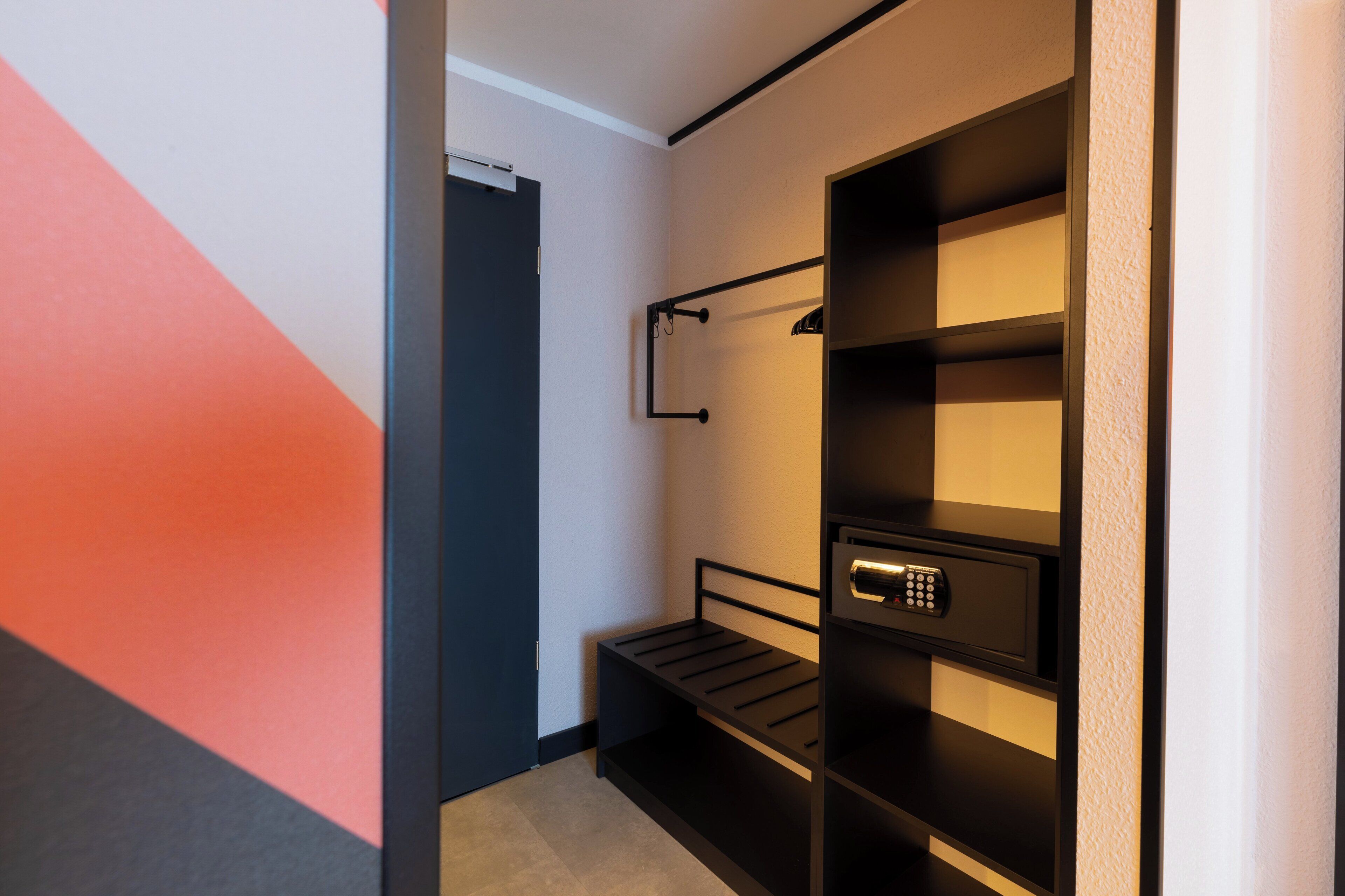 premium room, 1 queen bed | hypo-allergenic bedding, desk, soundproofing, iron/ironing board