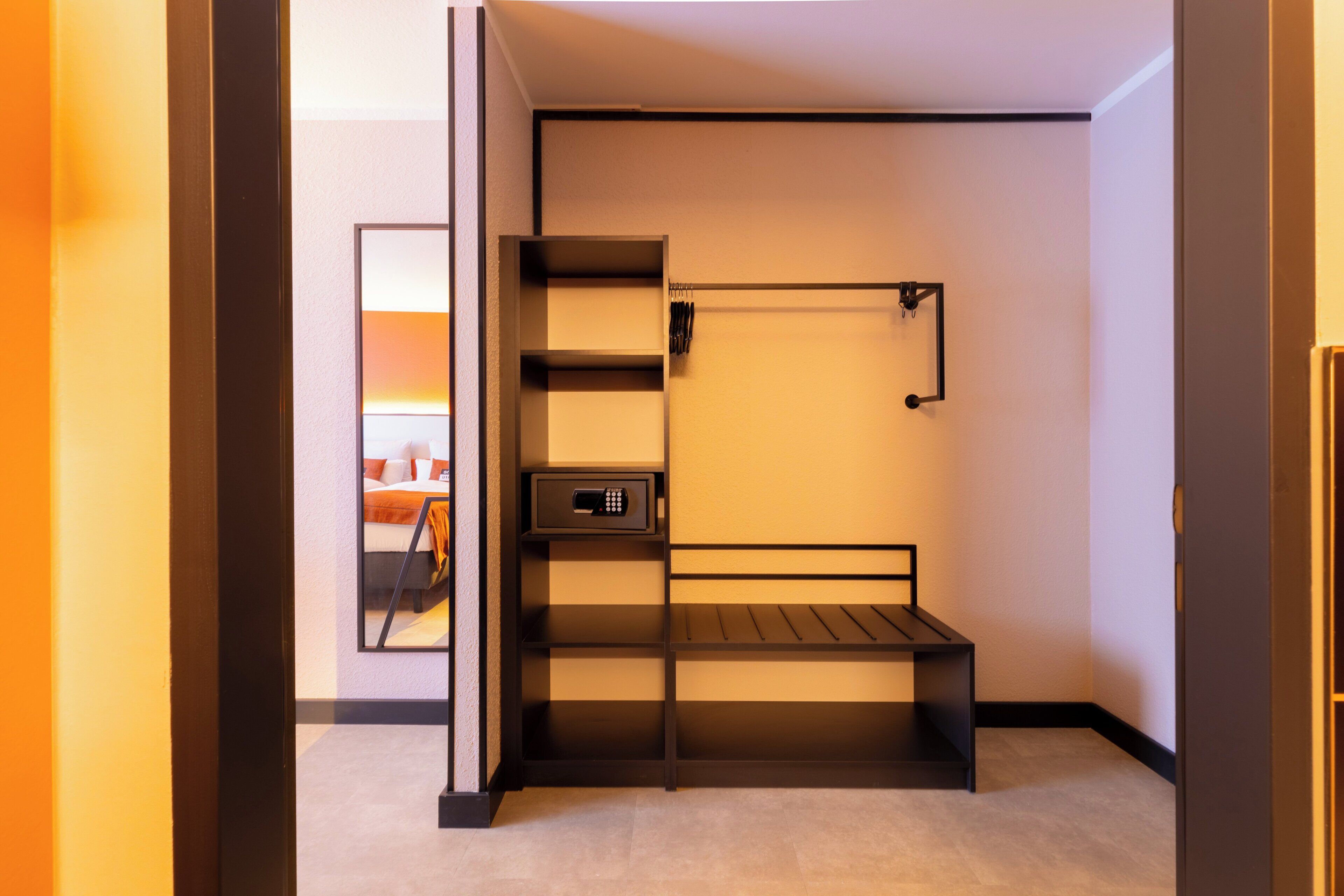 standard room, 1 queen bed, accessible | hypo-allergenic bedding, desk, soundproofing, iron/ironing board