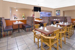 Breakfast, lunch and dinner served - Barriere Motor Inn (Barriere)