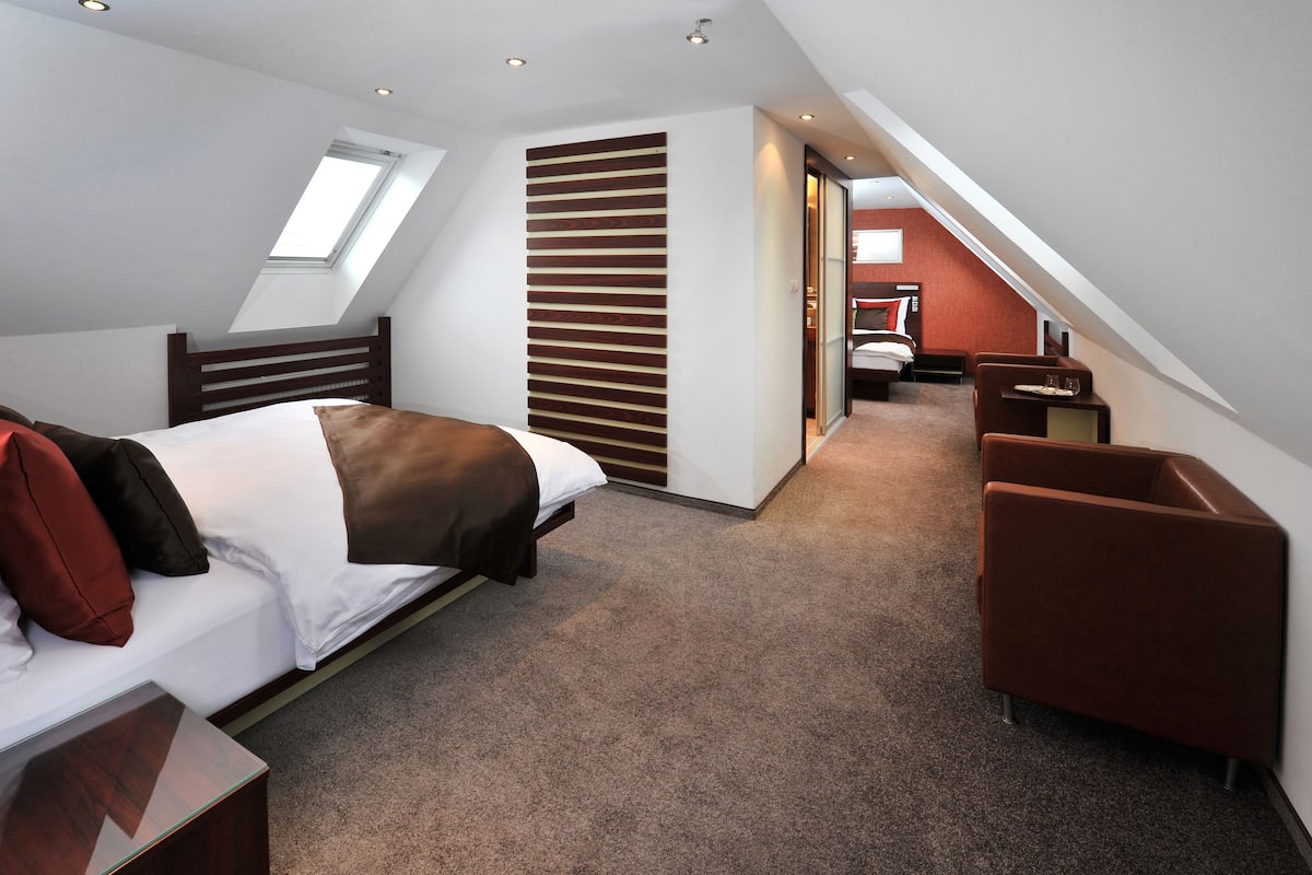 City Quadruple Room | In-room safe, desk, blackout drapes, iron/ironing board (on request)