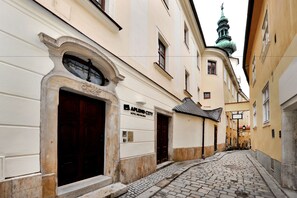 Pintu masuk properti