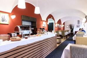 Free buffet breakfast  - APLEND CITY Hotel Michalska (Bratislava)