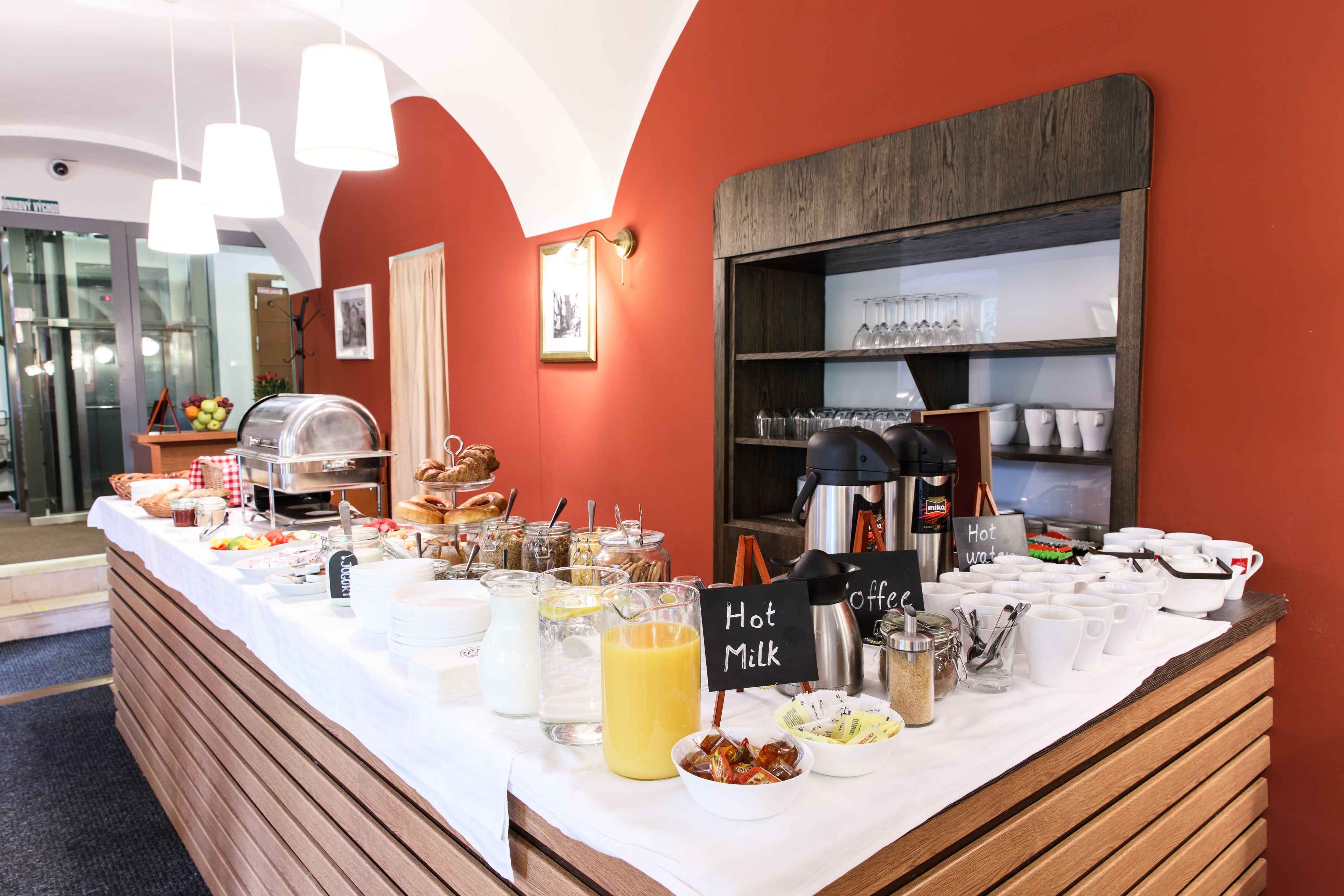 Free buffet breakfast 