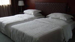 Minibar, in-room safe, WiFi (free) - Zhong Xiang Hotel (Shanghai)