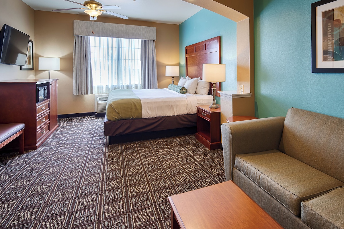 Premium bedding, pillowtop beds, desk, laptop workspace