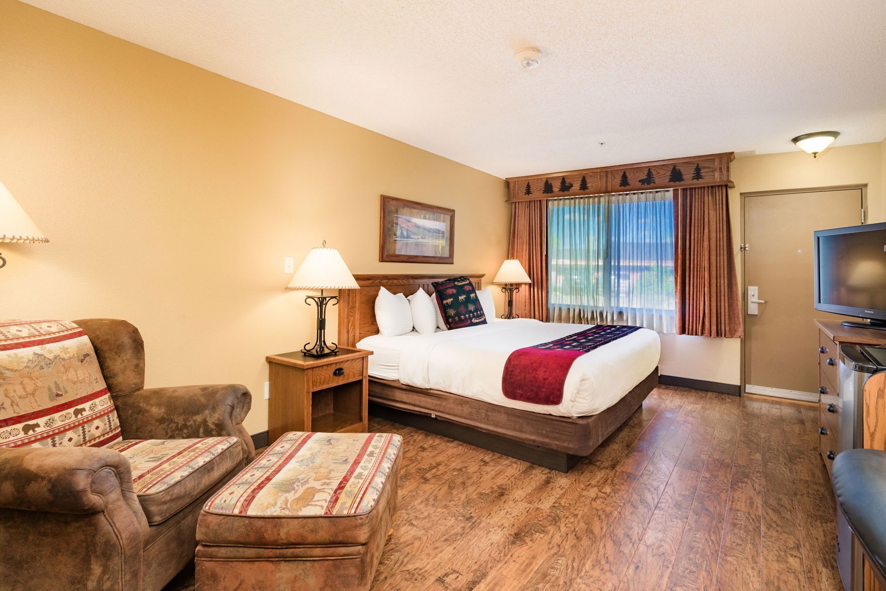 Pillowtop beds, desk, laptop workspace, blackout drapes