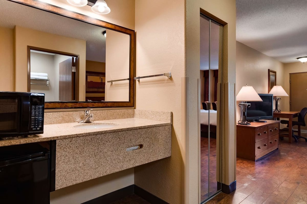 Pillow-top beds, desk, laptop workspace, blackout curtains