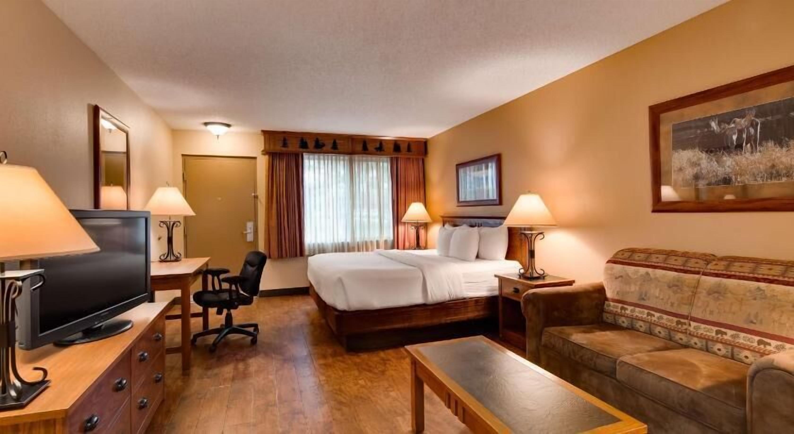 Pillowtop beds, desk, laptop workspace, blackout drapes